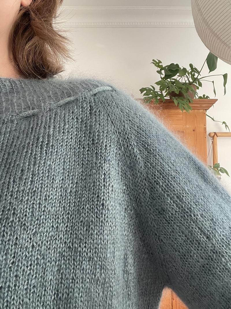 Легкая мохеровая блуза спицами