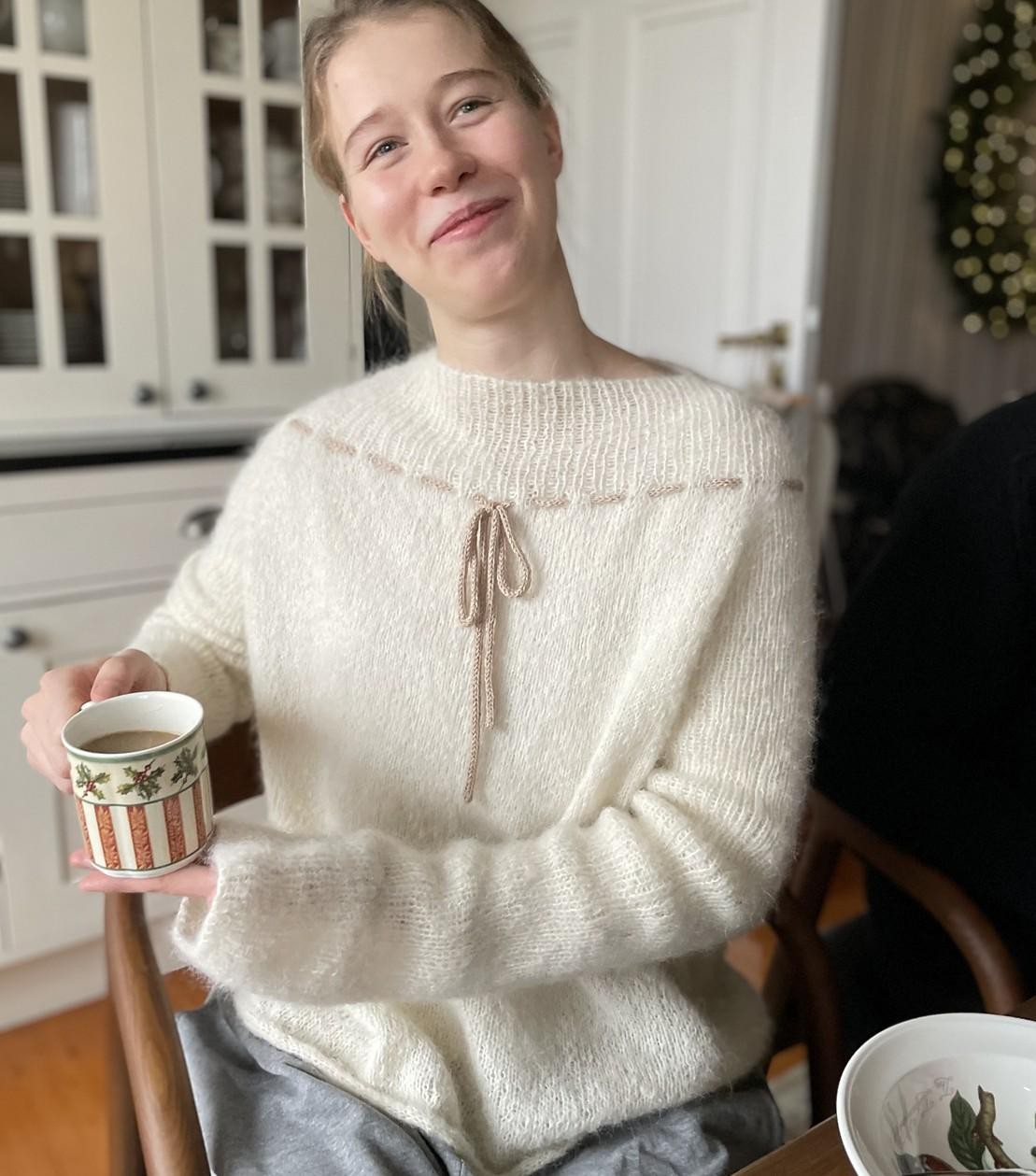 Легкая мохеровая блуза спицами