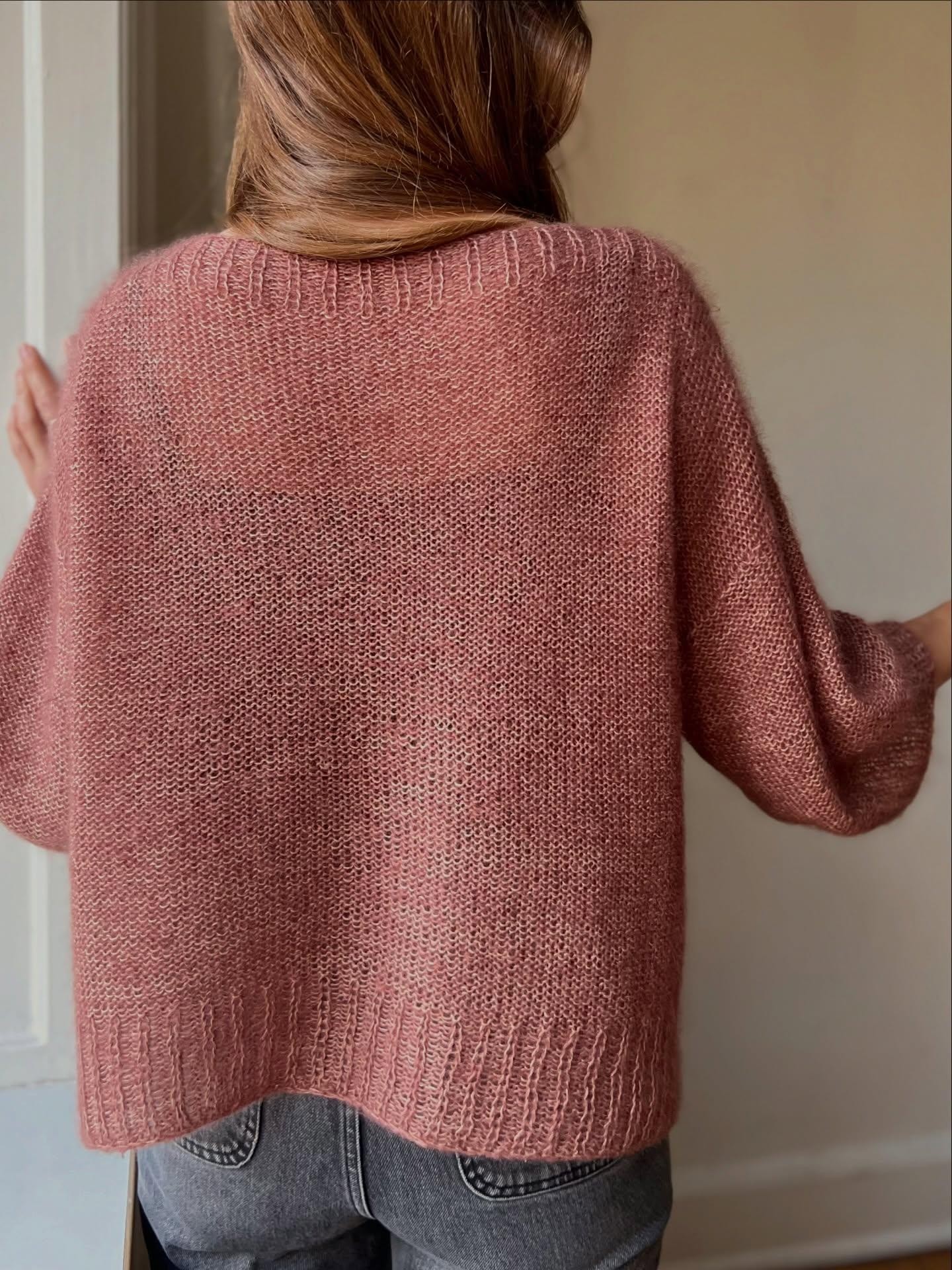 Женственная блуза спицами