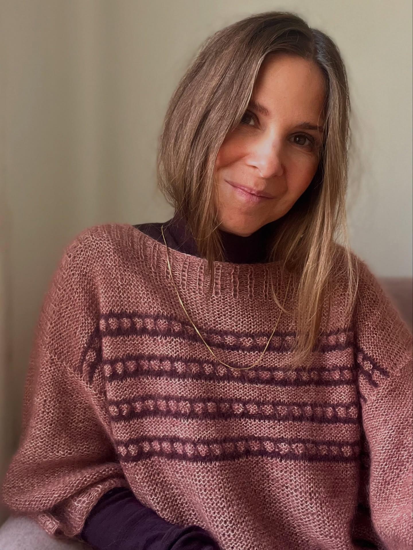 Женственная блуза спицами