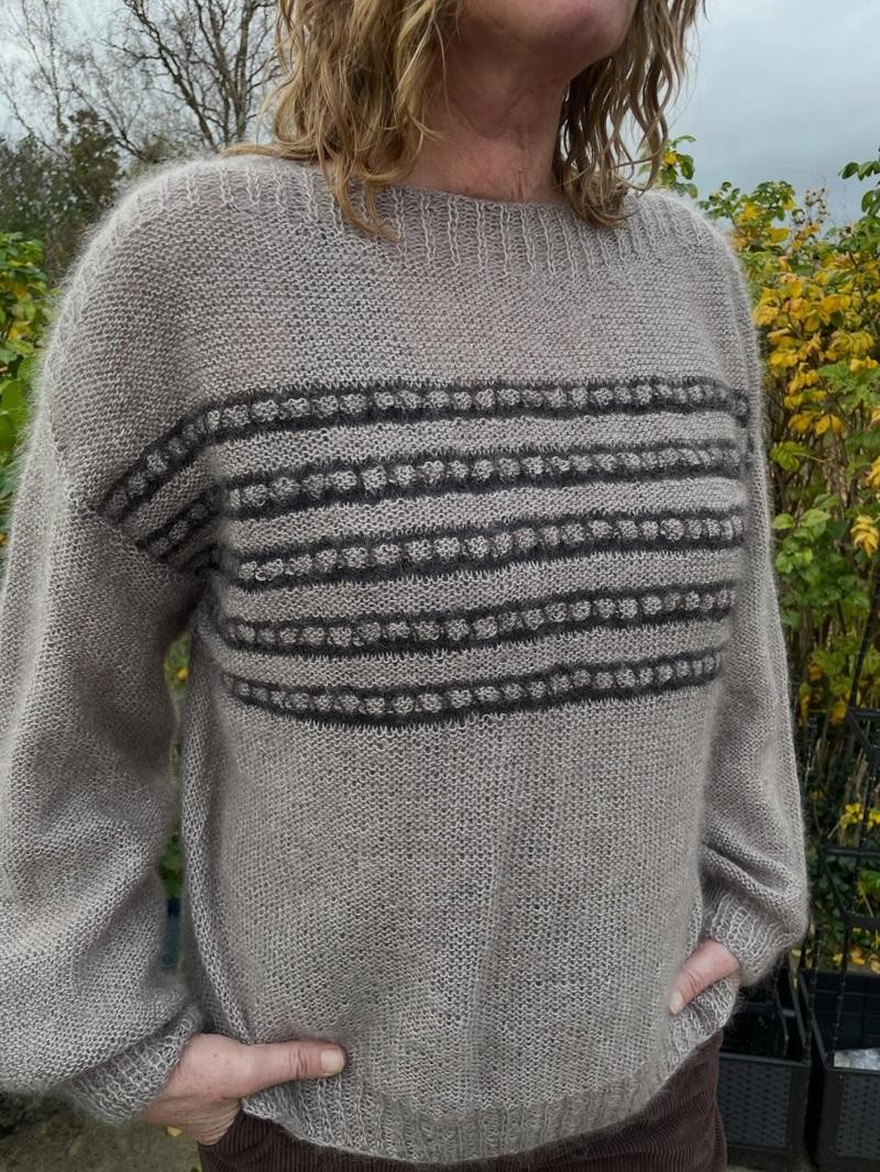 Женственная блуза спицами