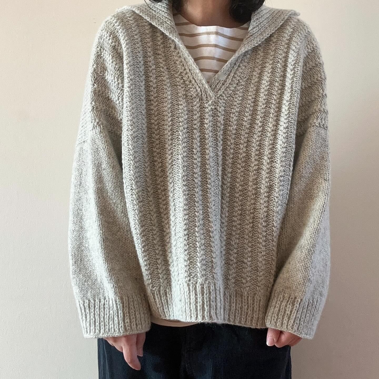 Теплый пуловер с воротником-джонни