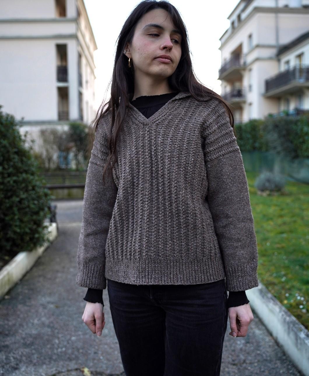 Теплый пуловер с воротником-джонни