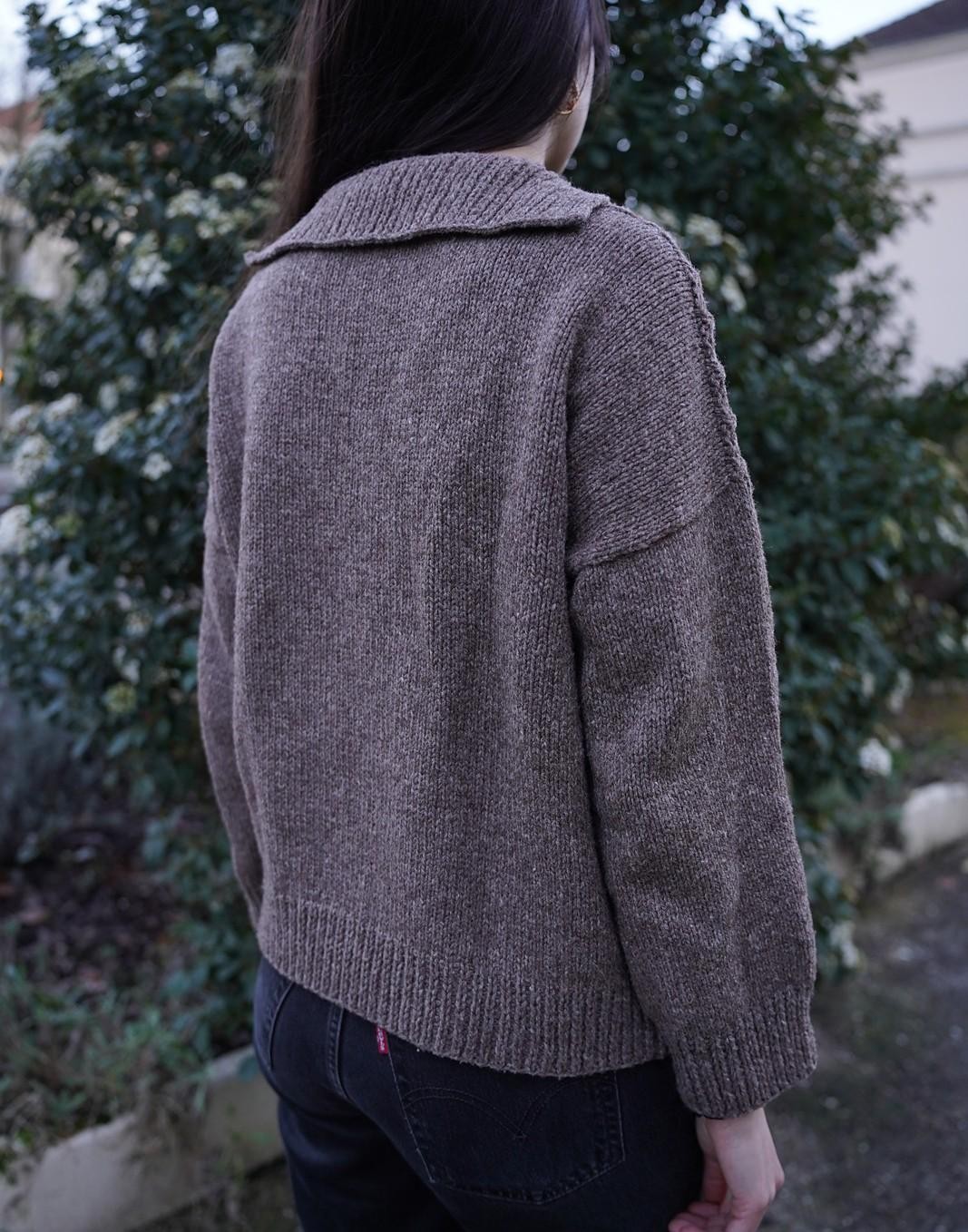 Теплый пуловер с воротником-джонни