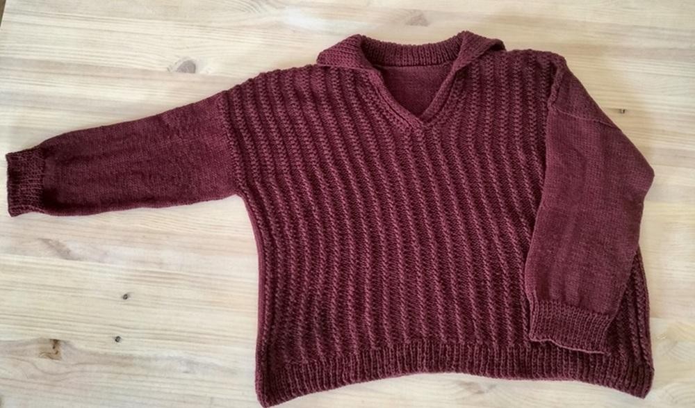 Теплый пуловер с воротником-джонни