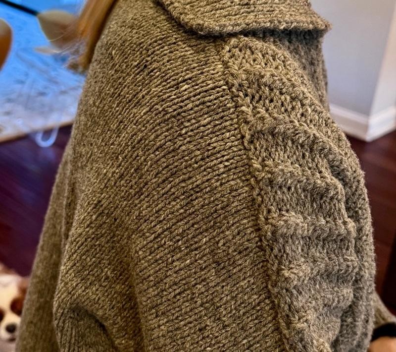 Теплый пуловер с воротником-джонни