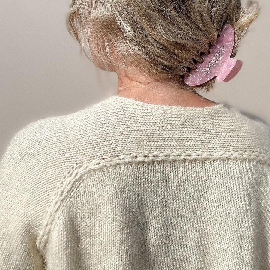 Красивая блуза с интересными деталями Yara_sweater, вязаная спицами сверху