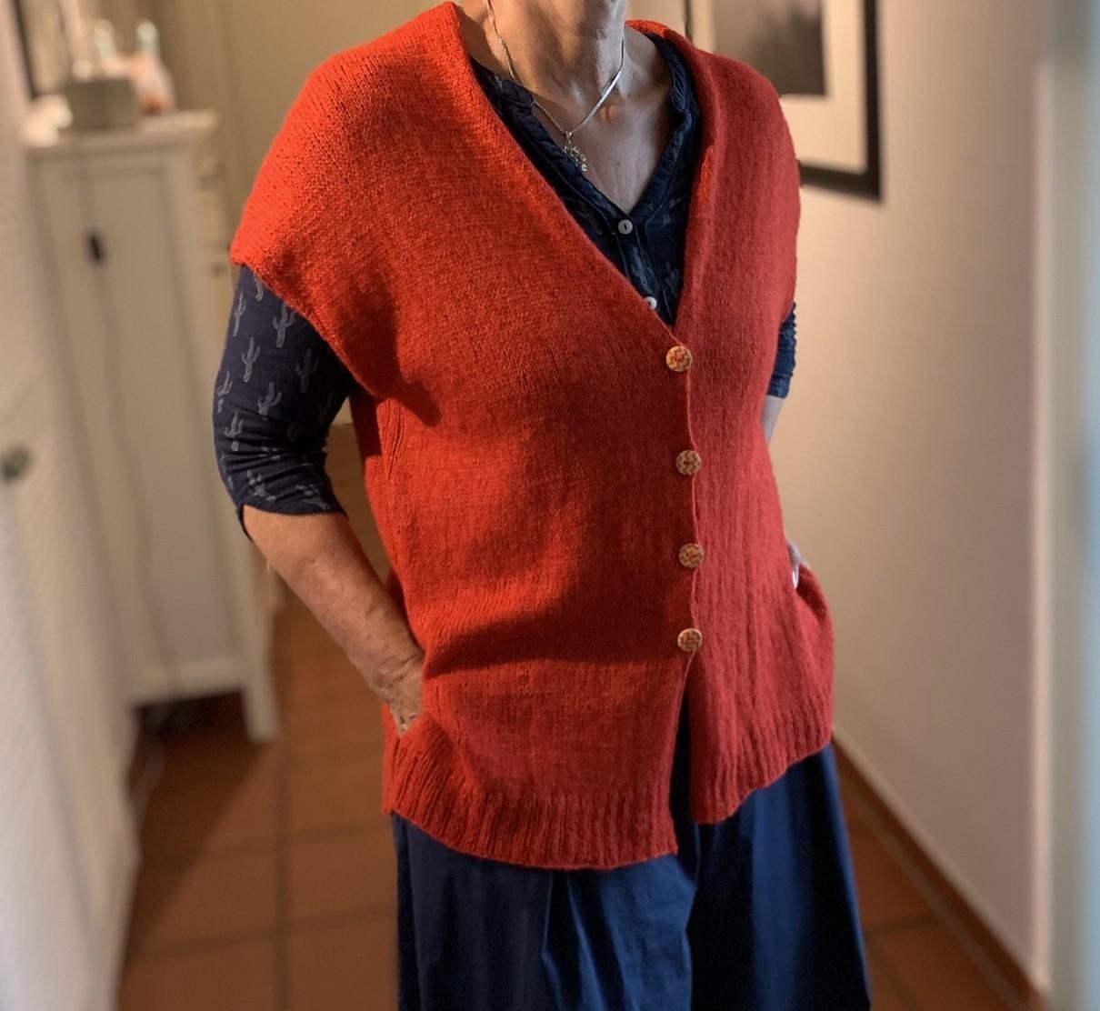 Стильный топ на пуговицах