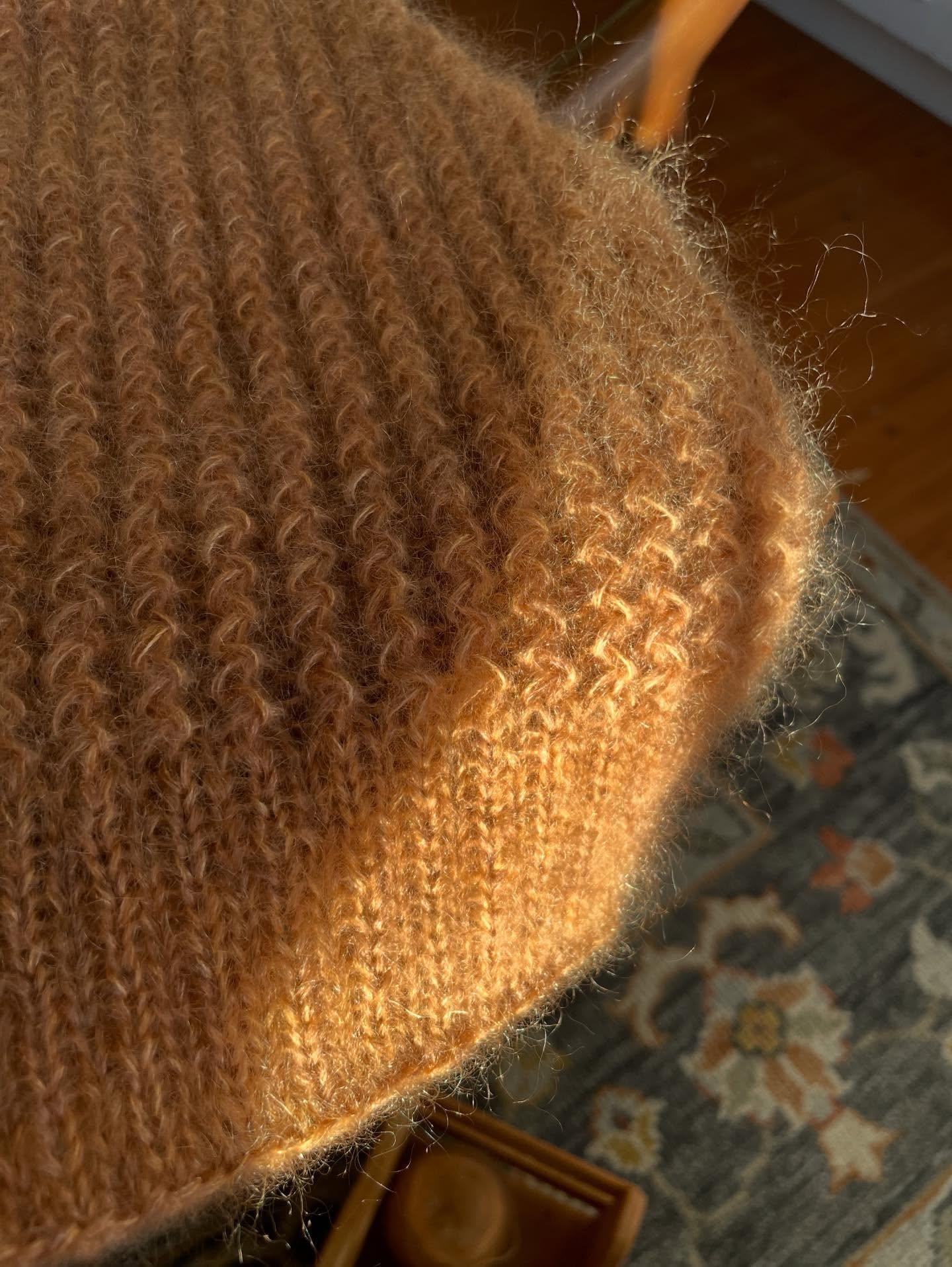 Стильная безрукавка спицами