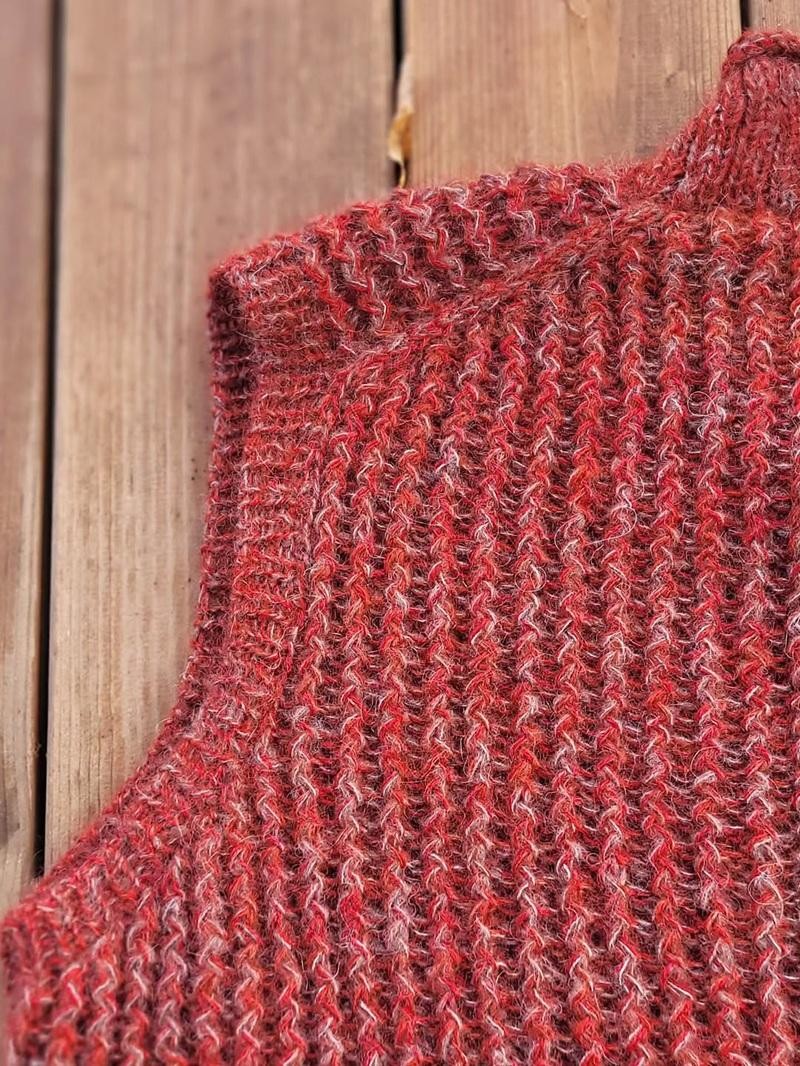 Стильная безрукавка спицами