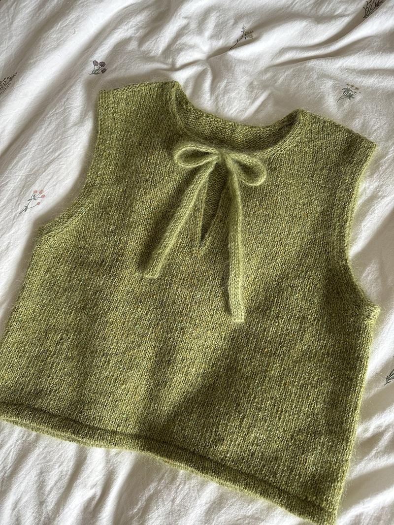 Красивая безрукавка спицами