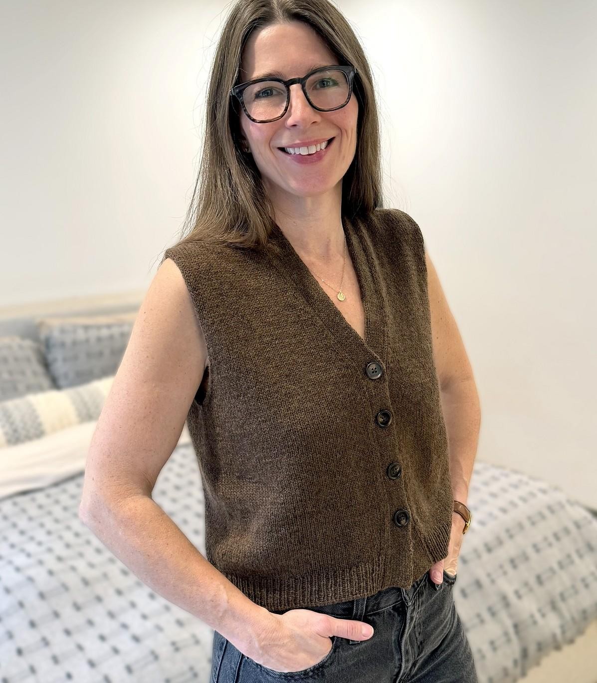 Элегантный жилет спицами