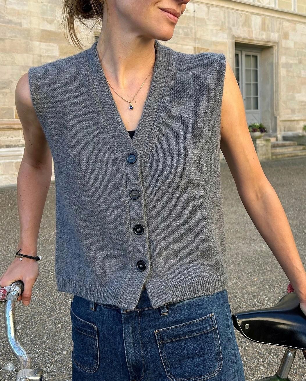 Элегантный жилет спицами