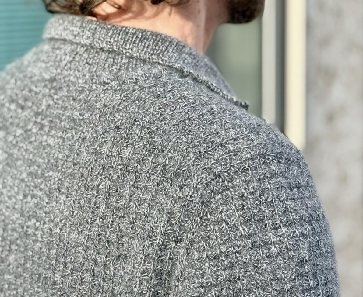 Мужской пуловер-поло