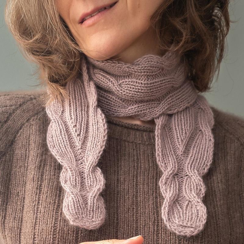 Вязаный спицами узкий кашемировый шарфик Drifting Wave