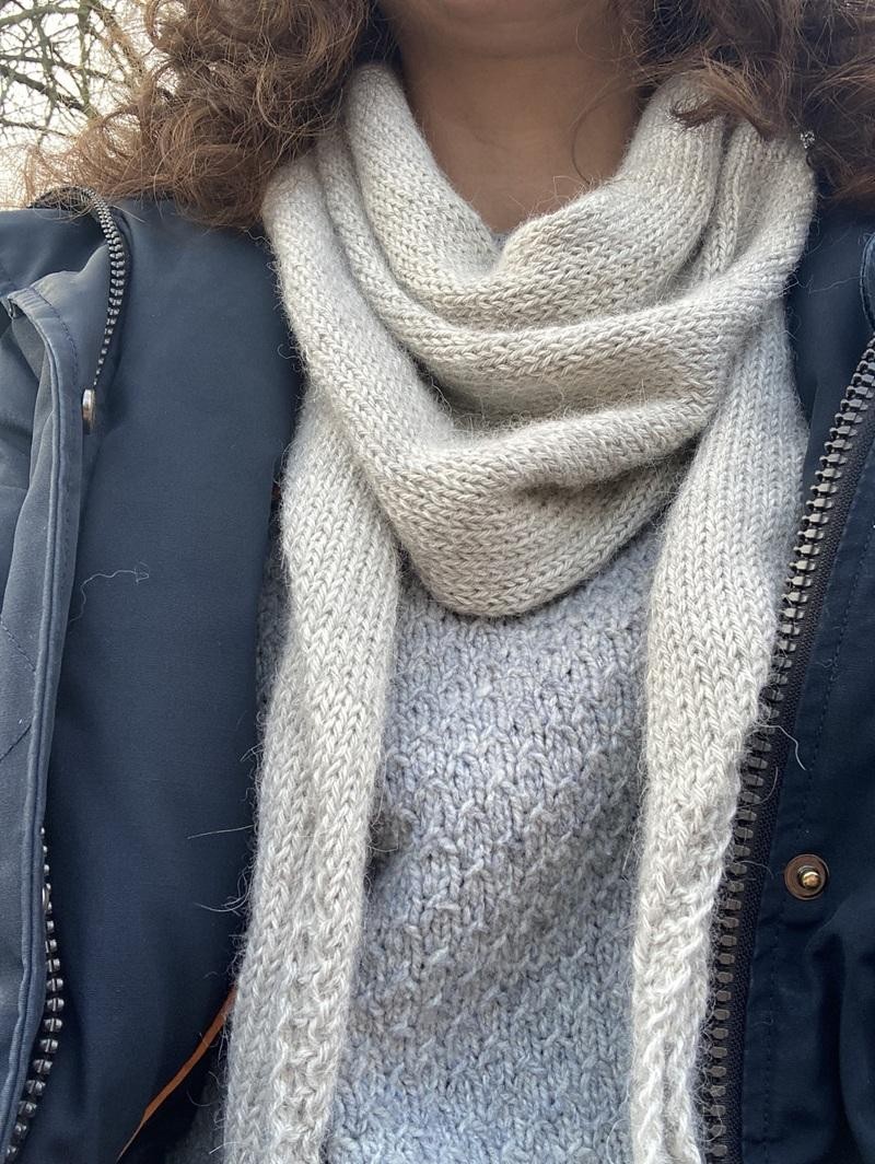 Простая шаль спицами