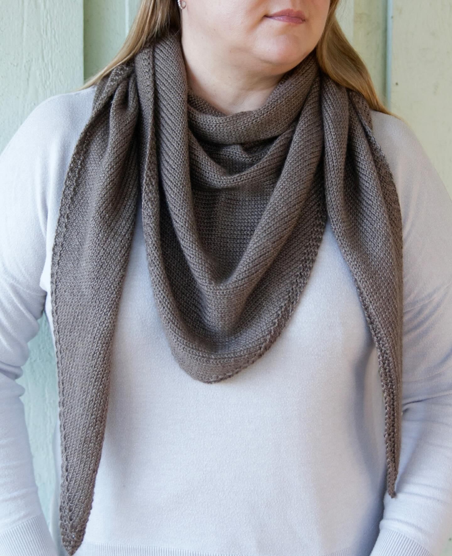 Простая шаль спицами