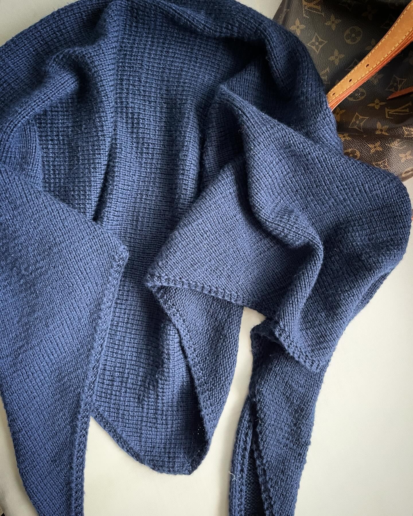 Простая шаль спицами