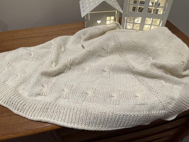 Красивая шаль спицами