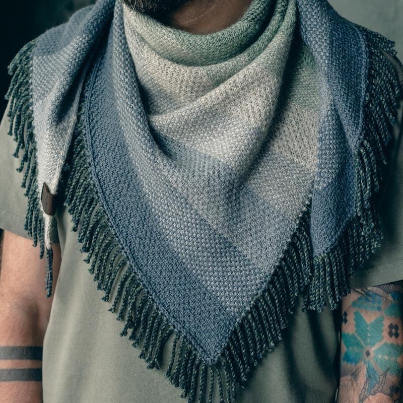 Вязаная спицами текстурная шаль-унисекс Gradient Descent