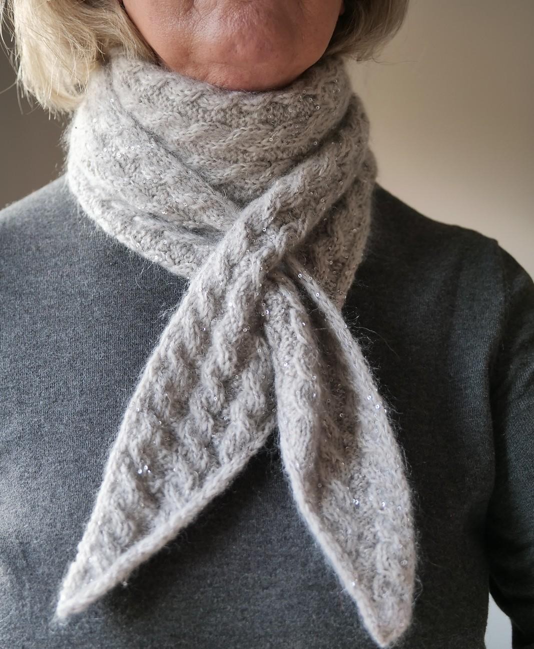 Красивый шарф косами