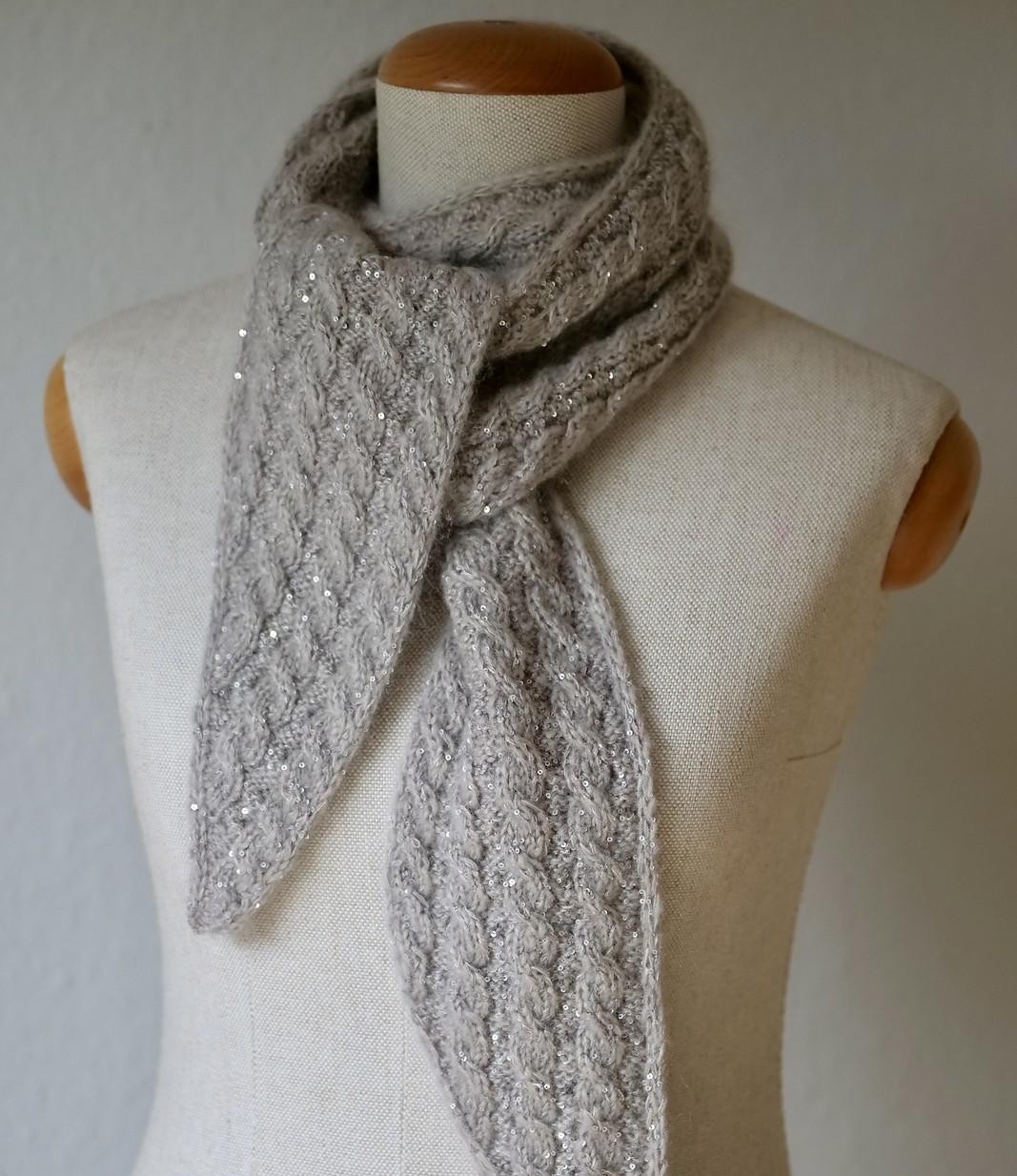 Красивый шарф косами