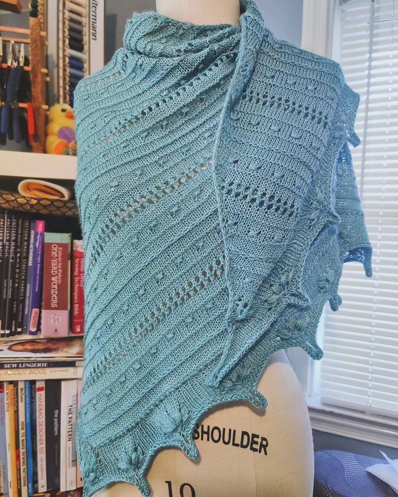 Текстурная шаль спицами