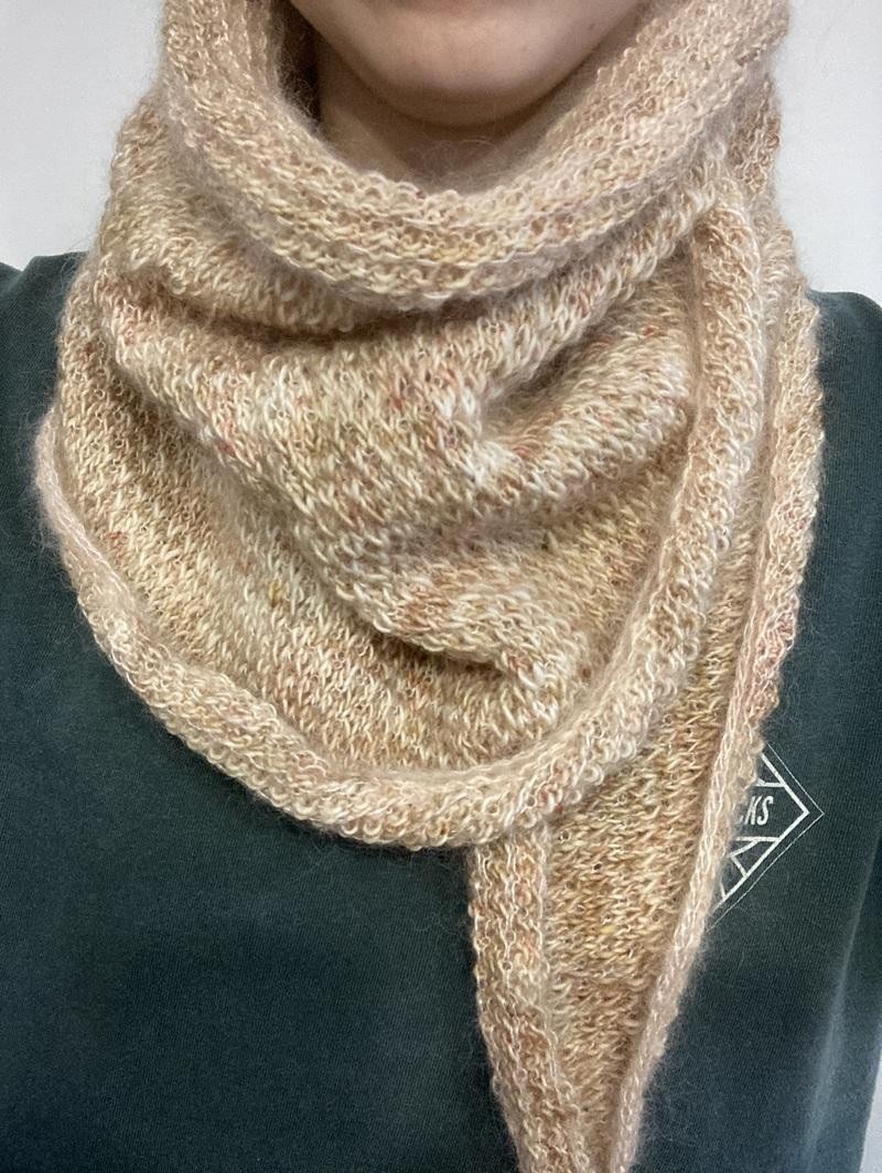 Простая шаль спицами