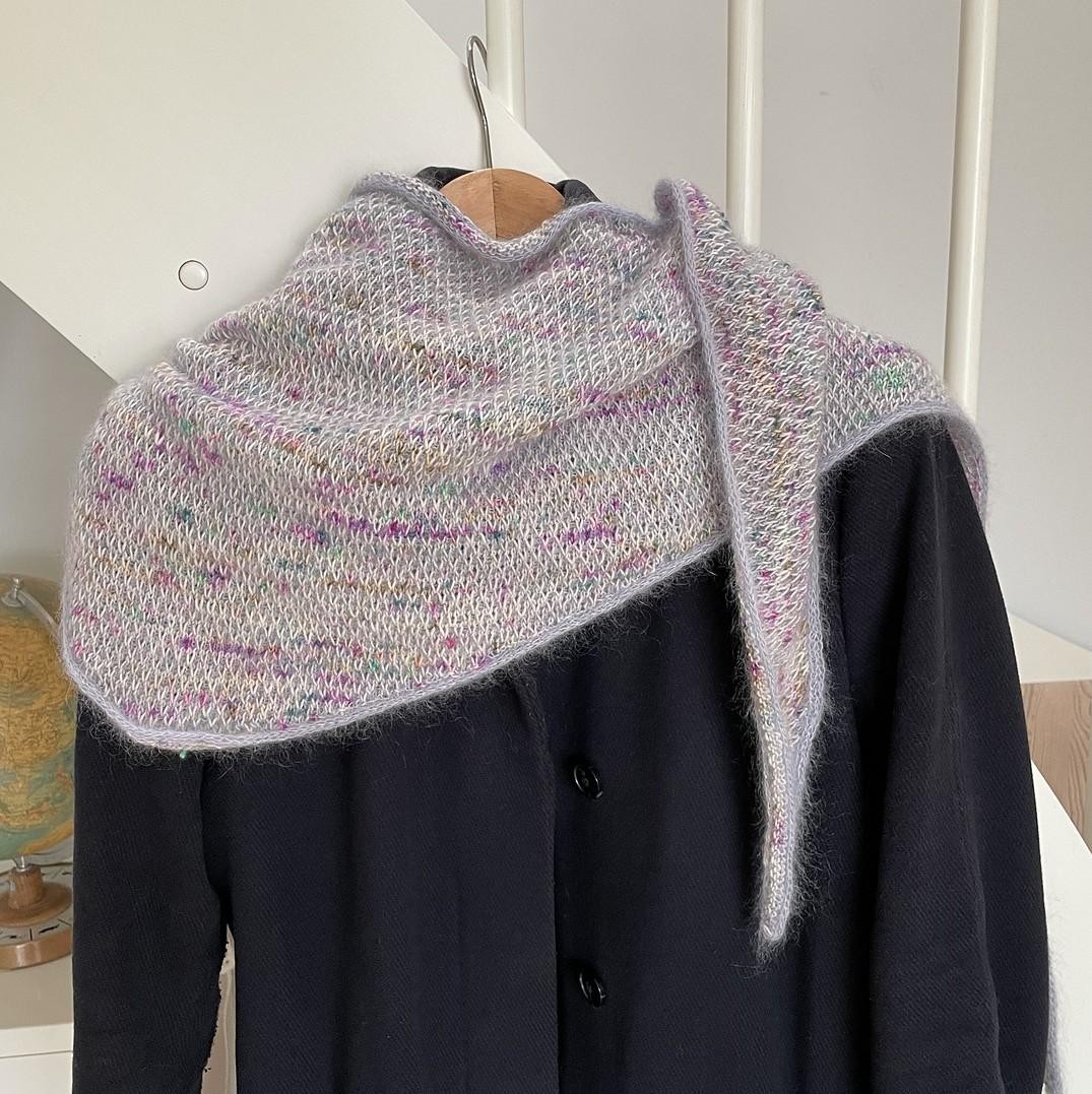 Простая шаль спицами