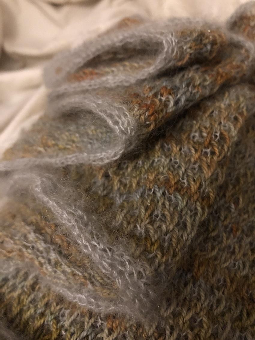 Простая шаль спицами