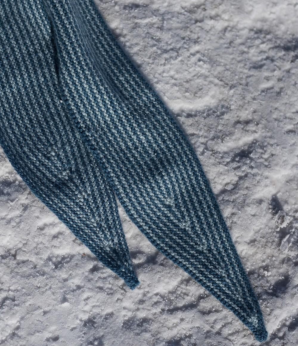 Модный узкий шарфик спицами