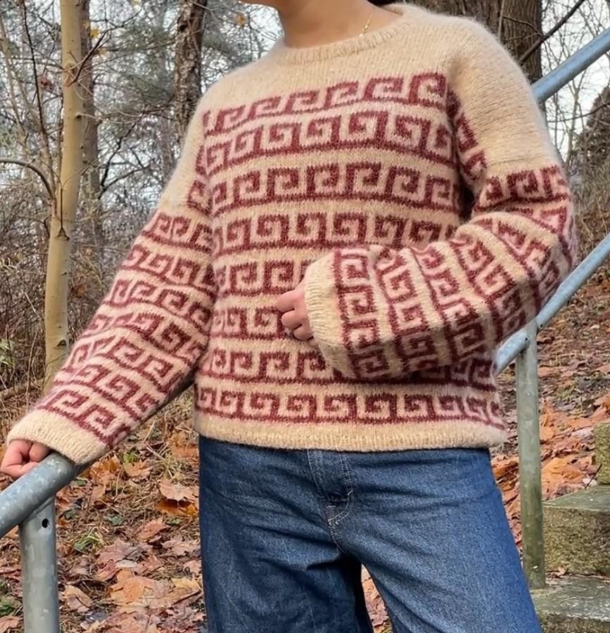 Жаккардовый свитер спицами