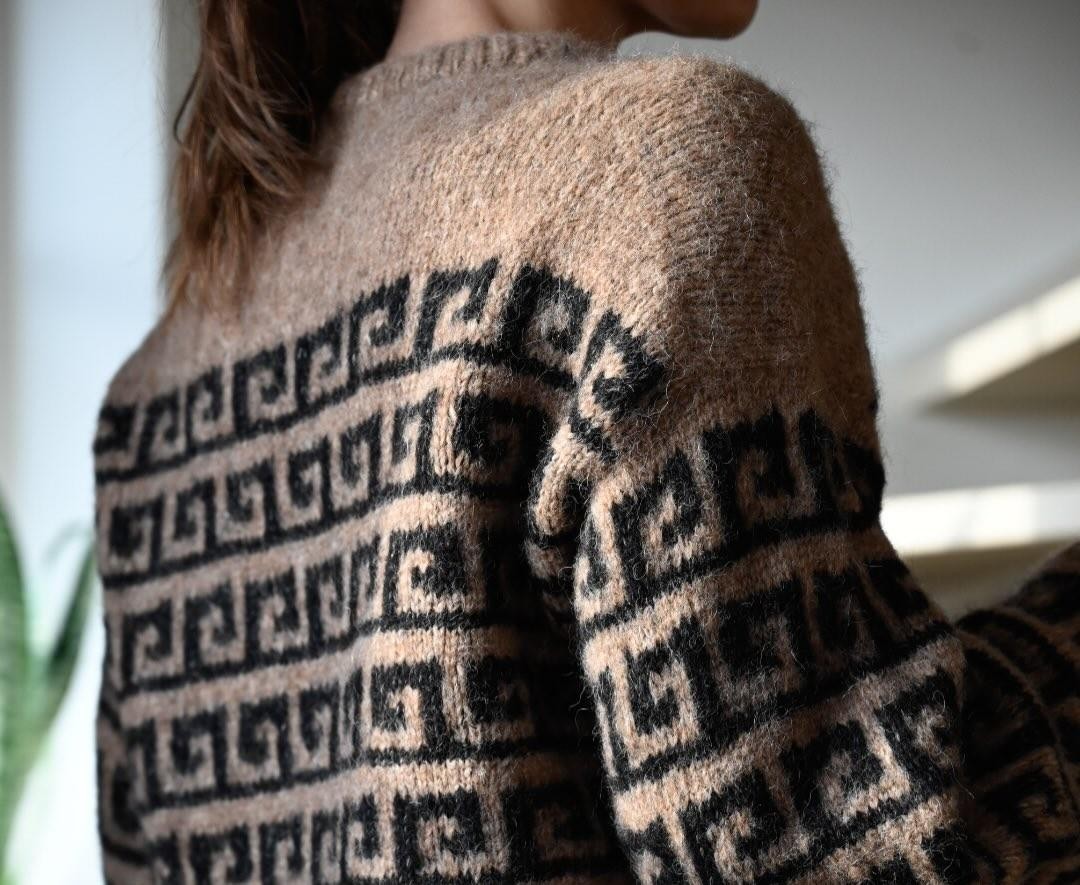 Жаккардовый свитер спицами