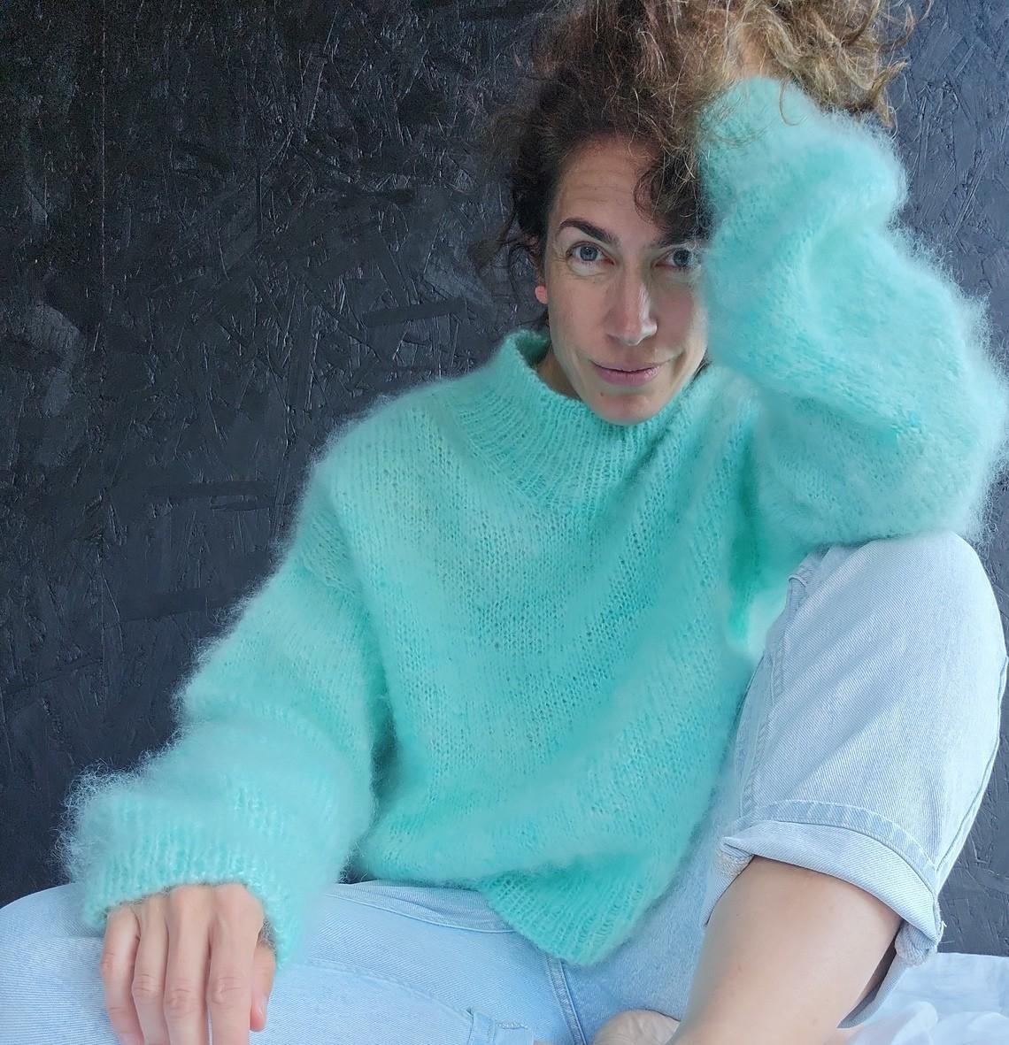 Мохеровый свитер спицами