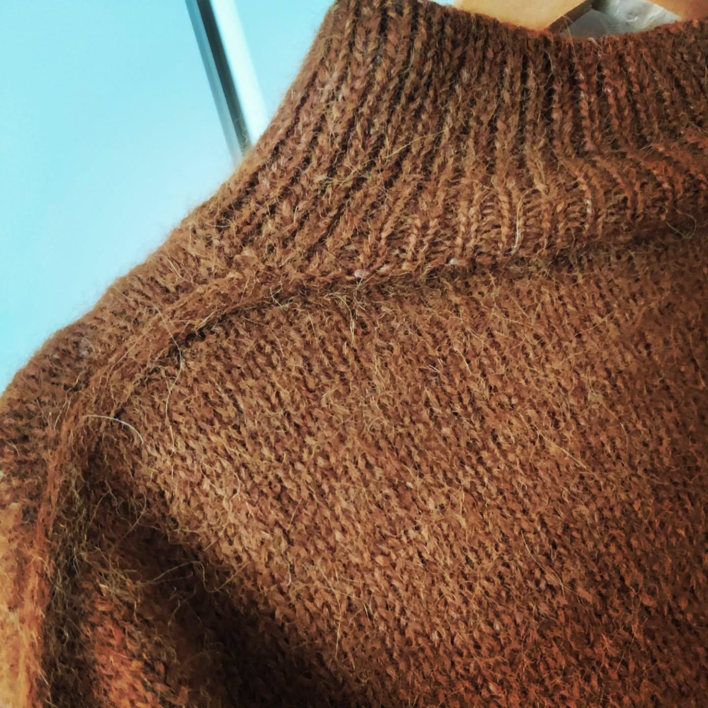 Мохеровый свитер спицами