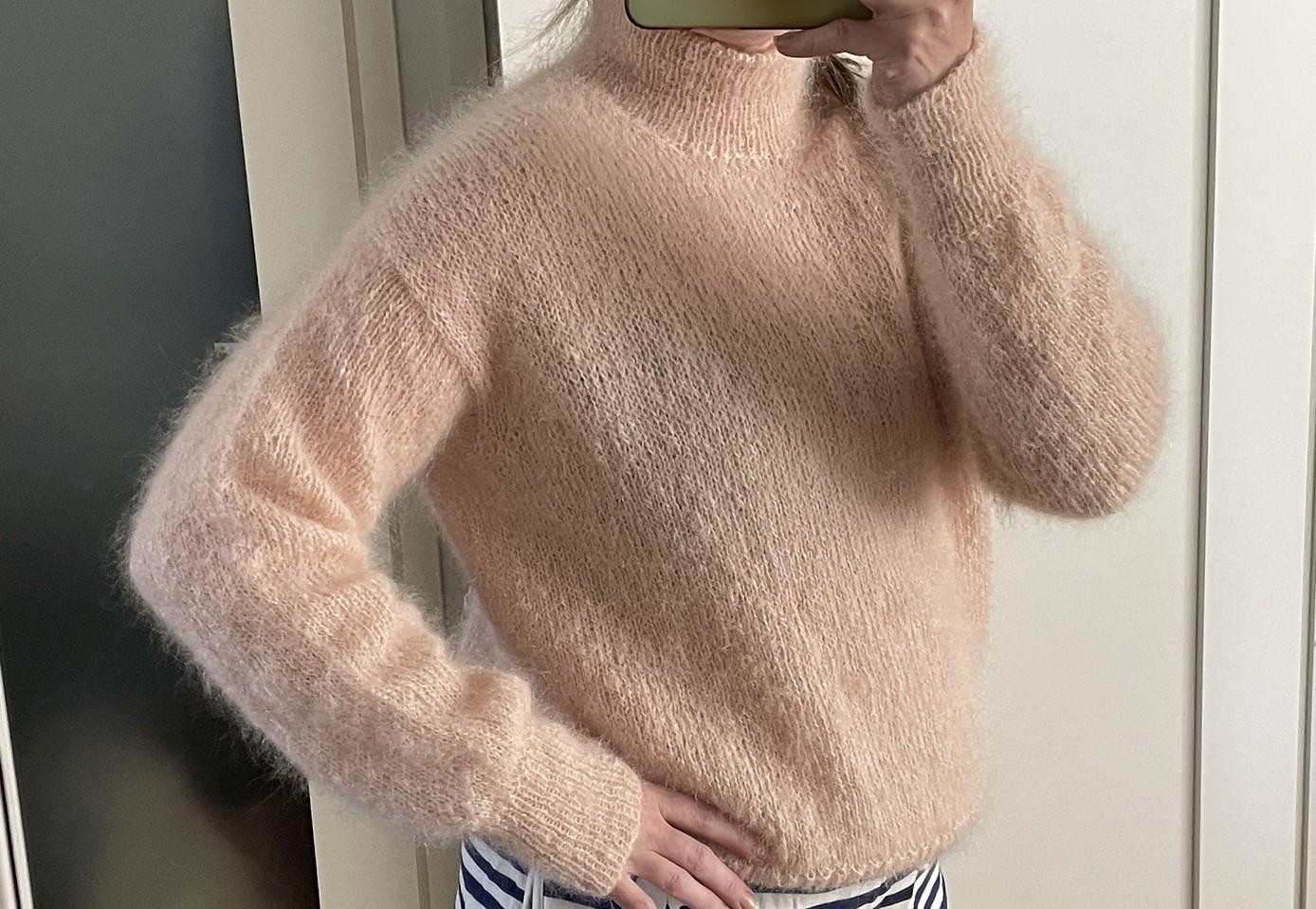 Мохеровый свитер спицами