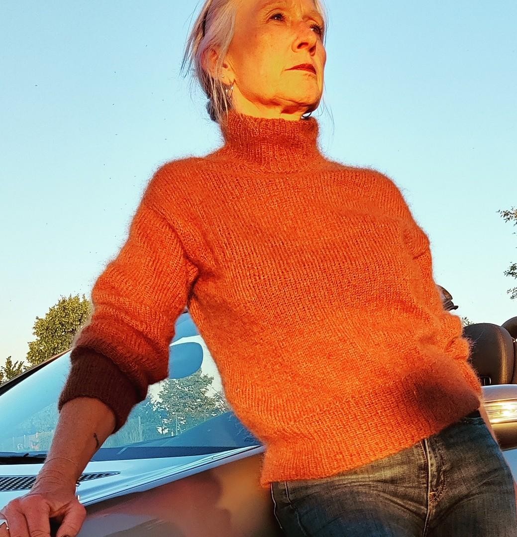 Мохеровый свитер спицами