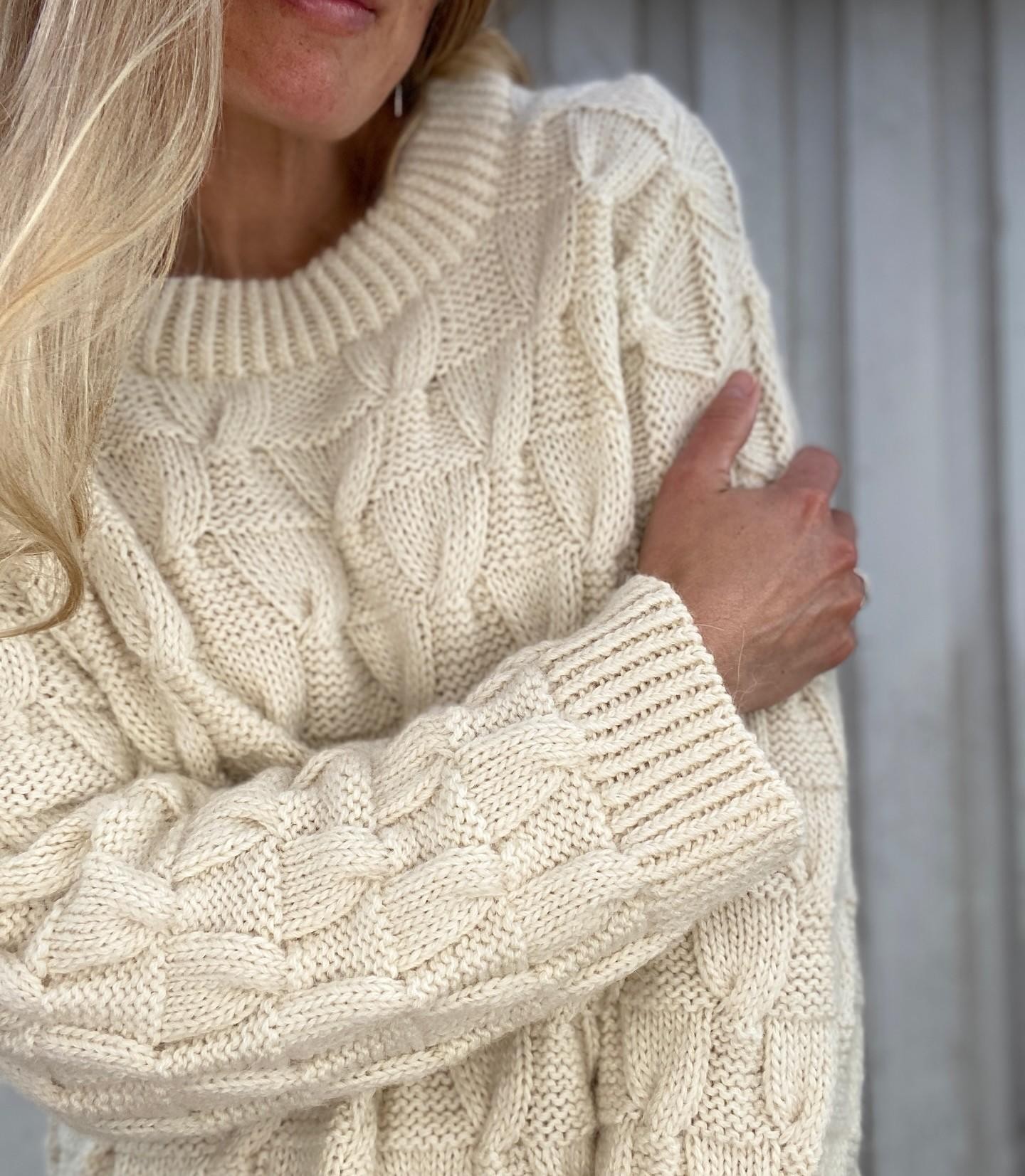 Текстурный свитер спицами