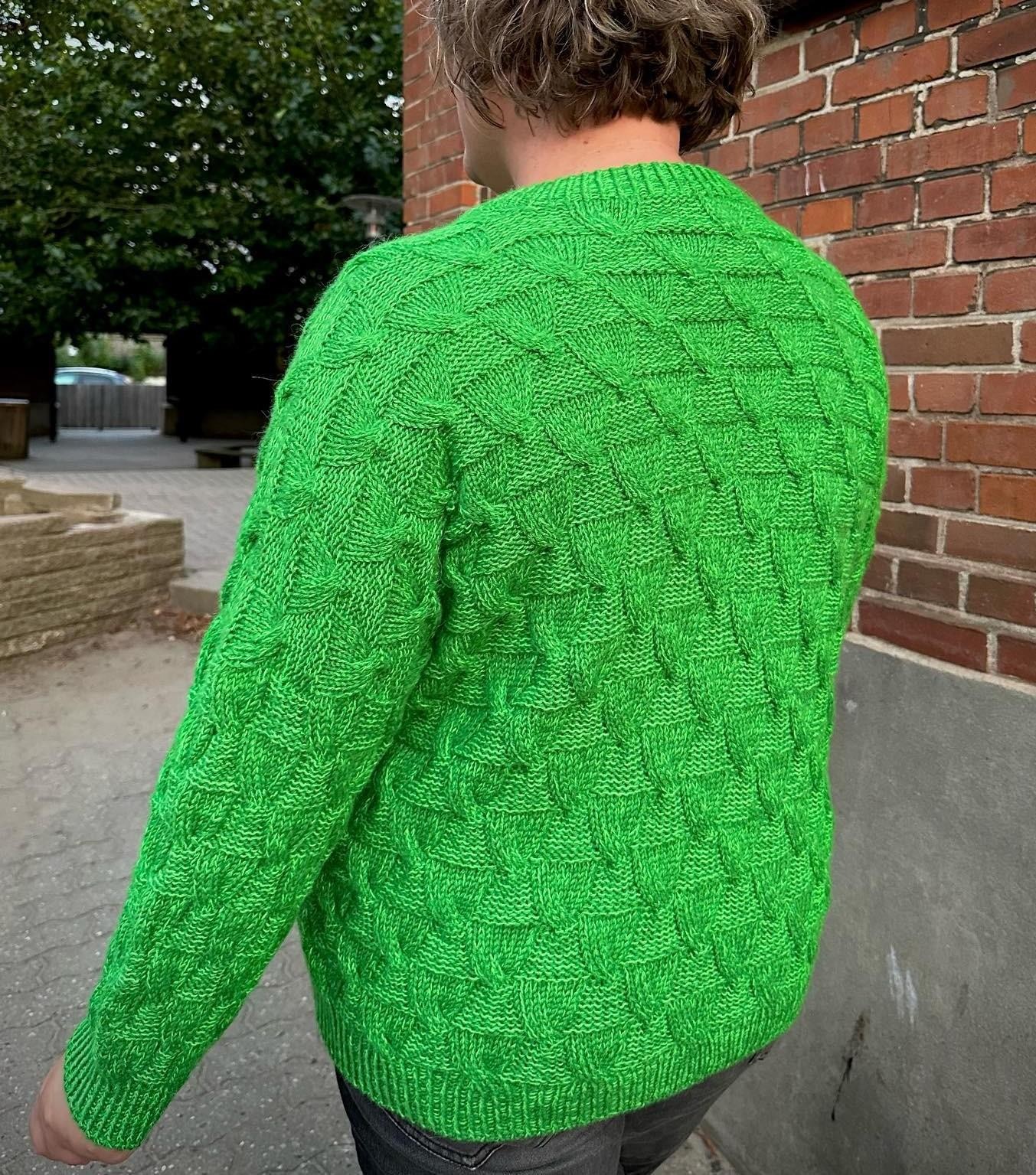 Текстурный свитер спицами