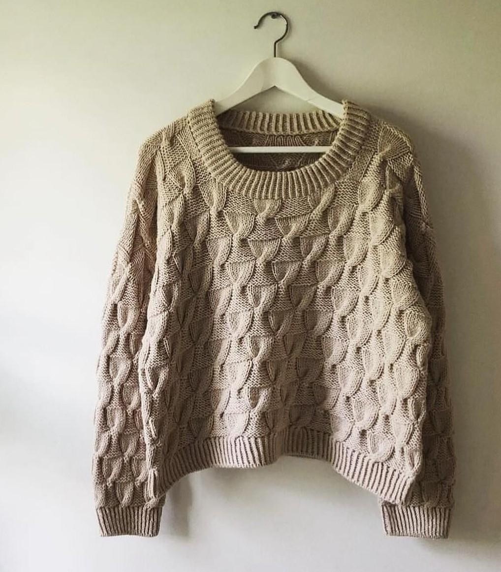 Текстурный свитер спицами