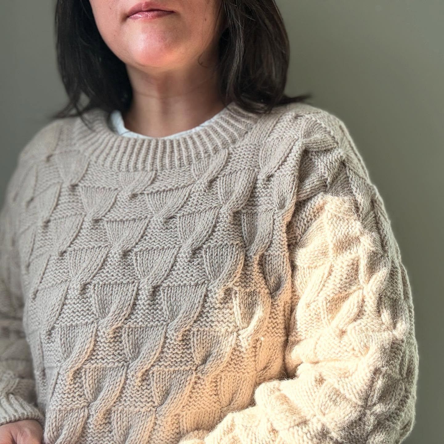 Текстурный свитер спицами