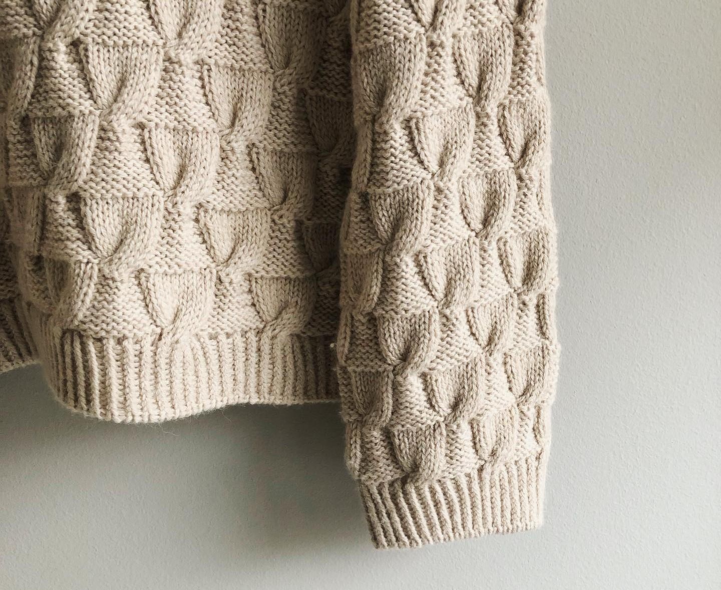 Текстурный свитер спицами