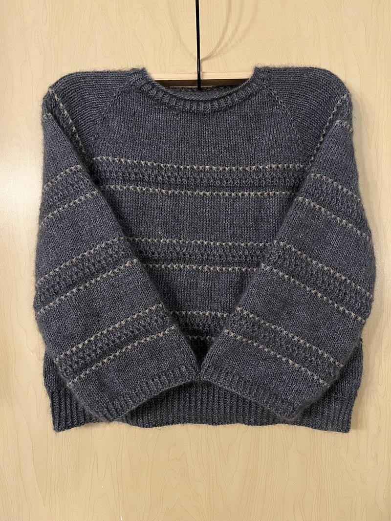 Красивый свитер-реглан