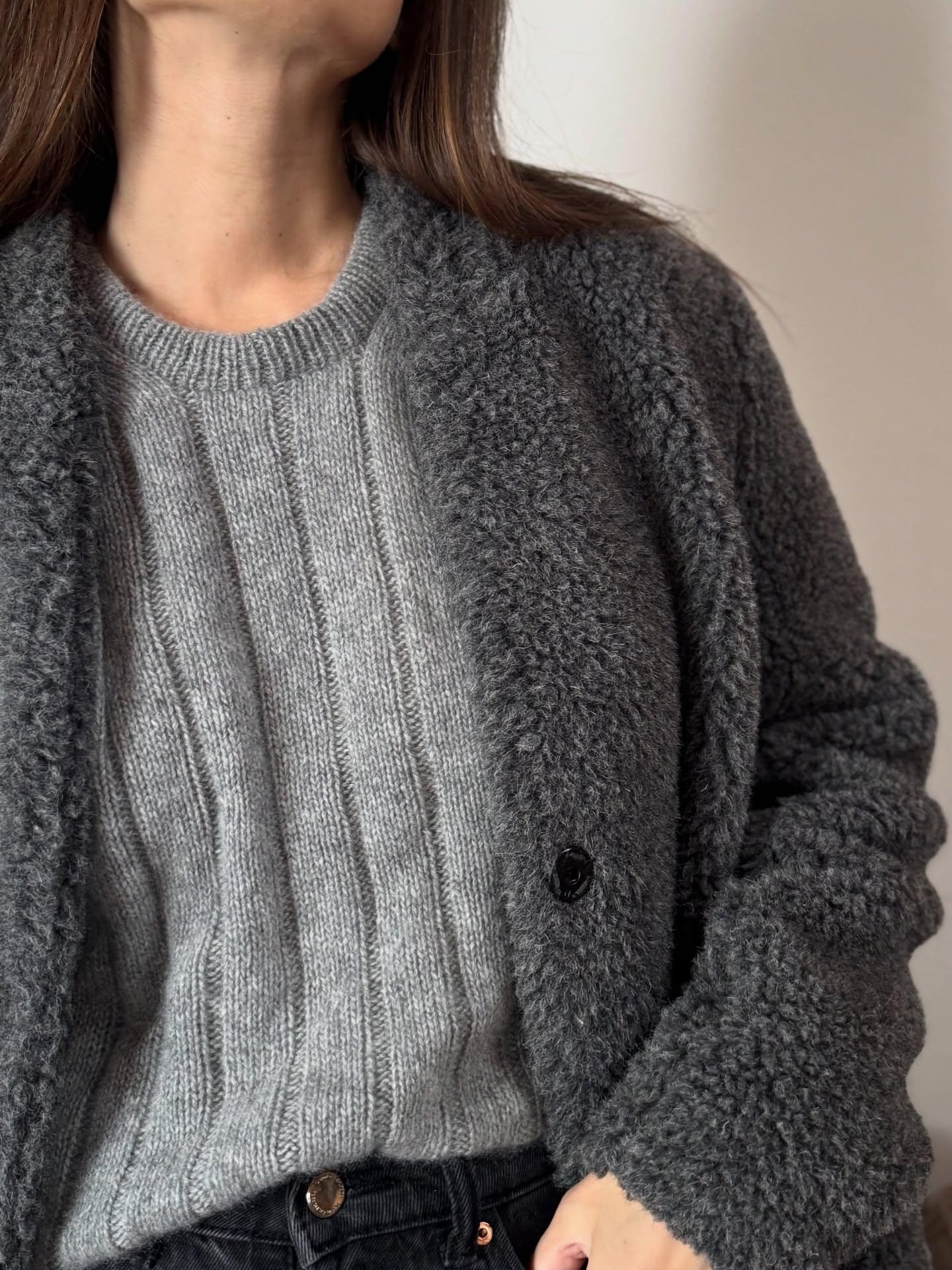 Свитер с японским плечом