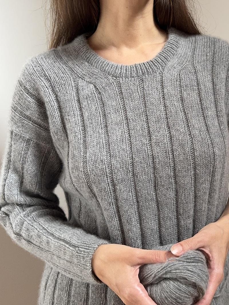 Свитер с японским плечом