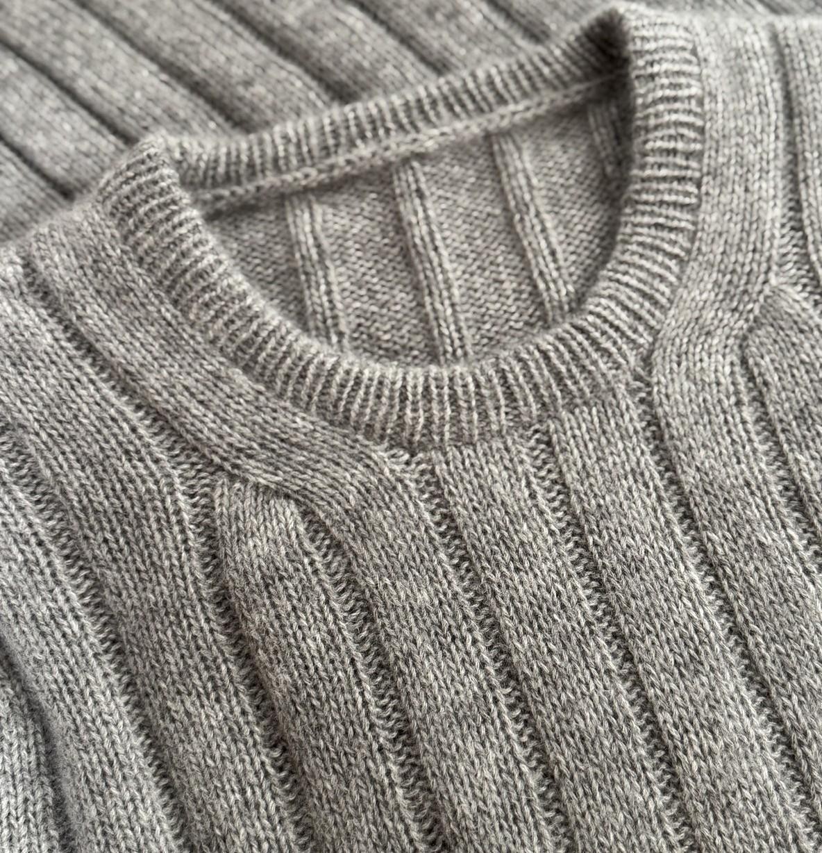 Свитер с японским плечом