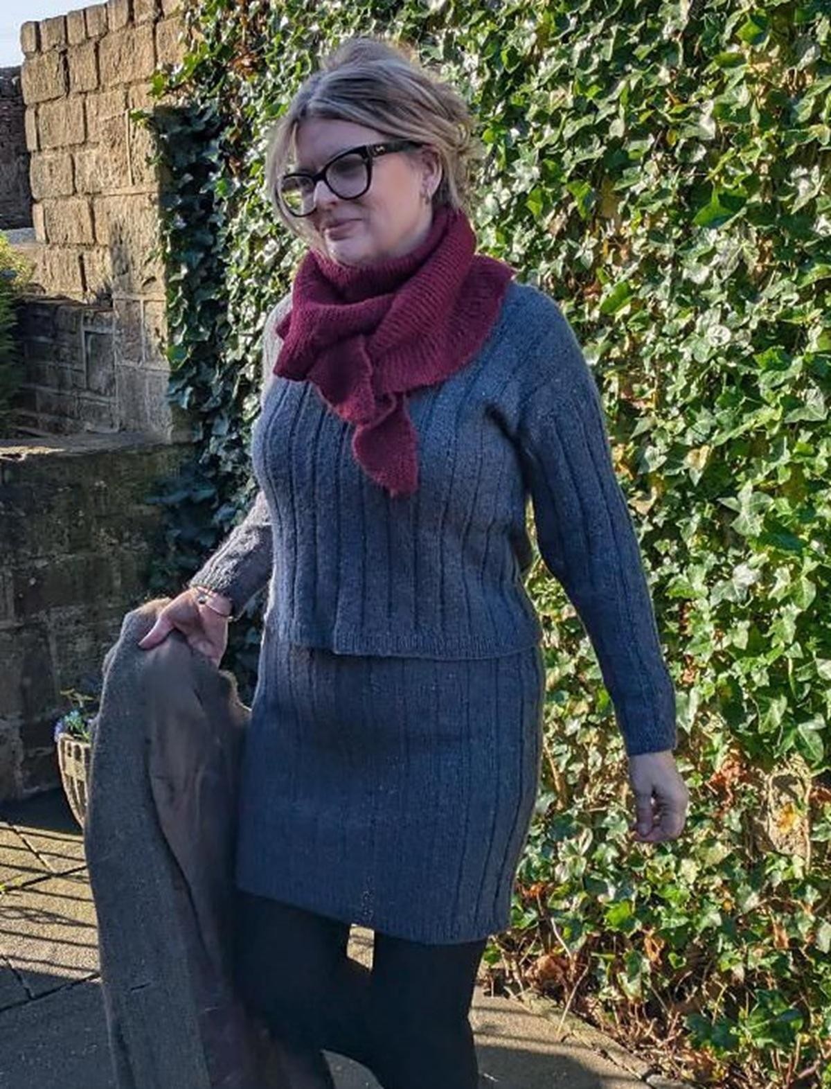 Свитер с японским плечом