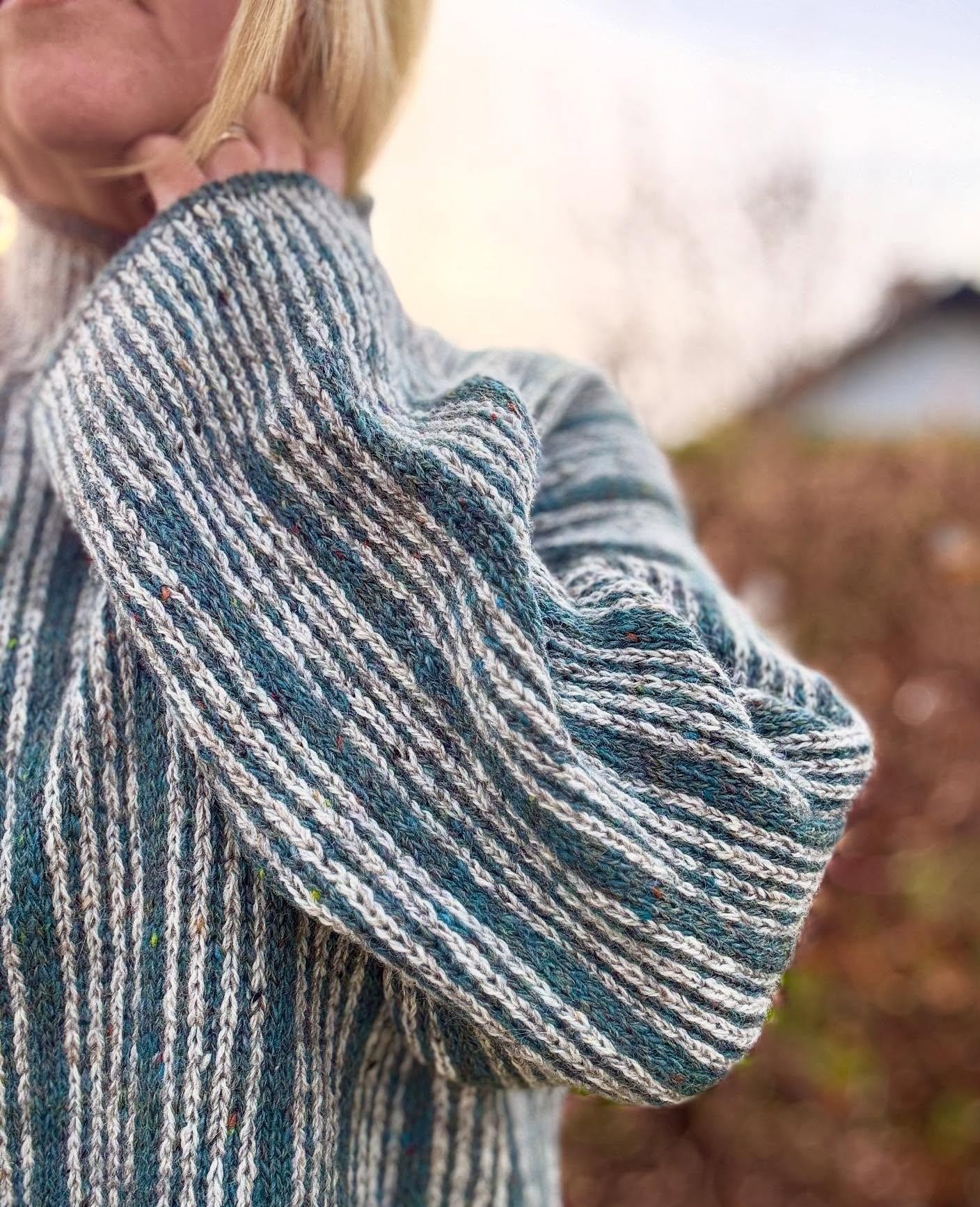 Жаккардовый свитер спицами