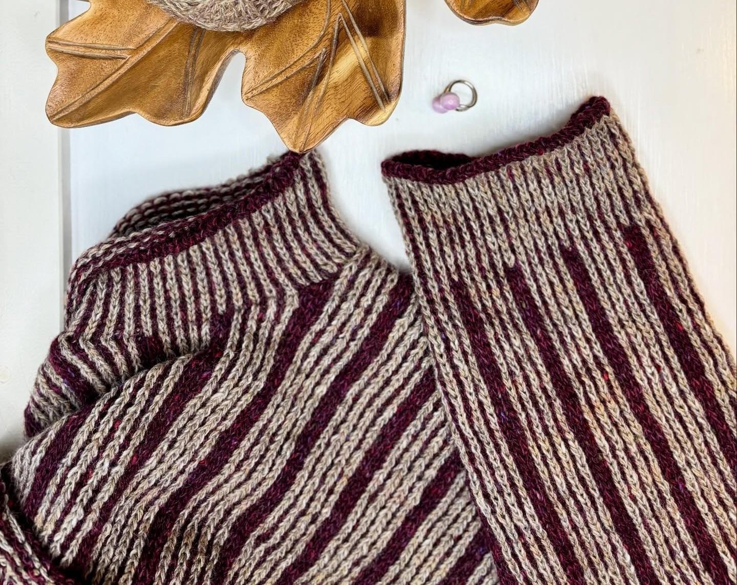 Жаккардовый свитер спицами