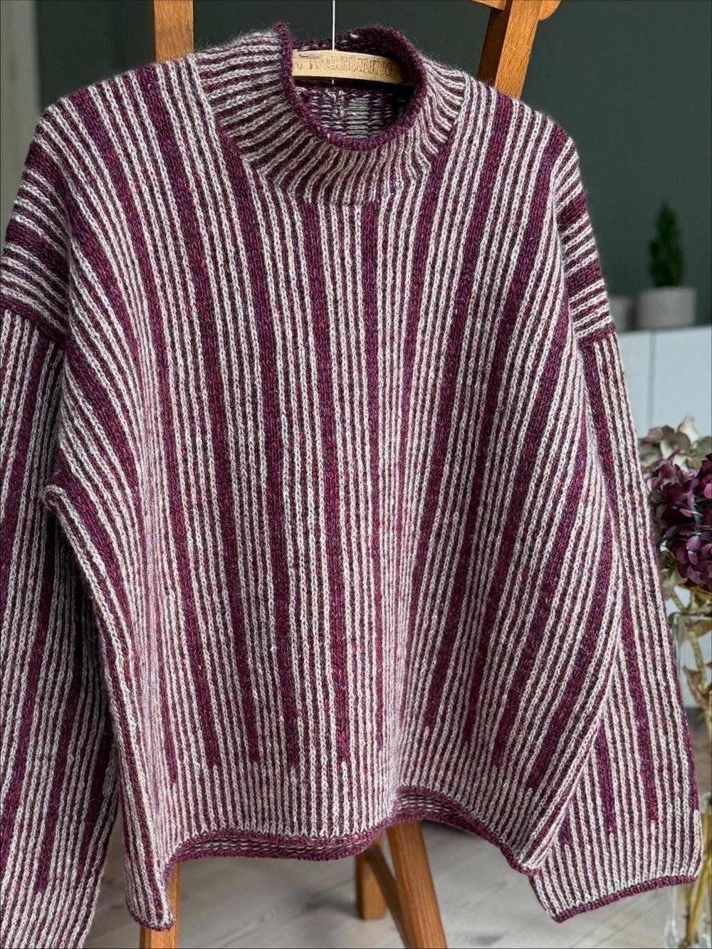 Жаккардовый свитер спицами